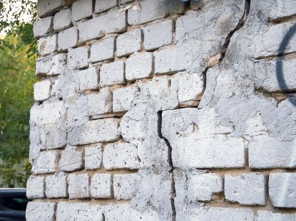 Cracked Brick Wall Repair in Toledo